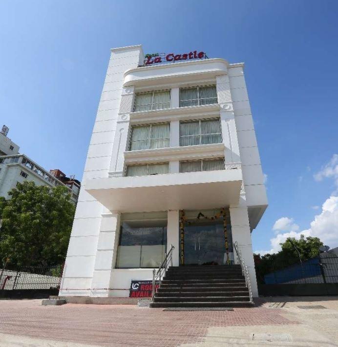 Hotel La Castle Csennai Kültér fotó