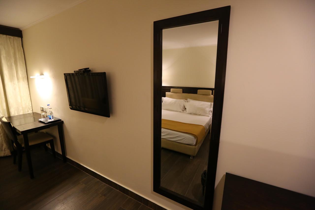 Hotel La Castle Csennai Kültér fotó
