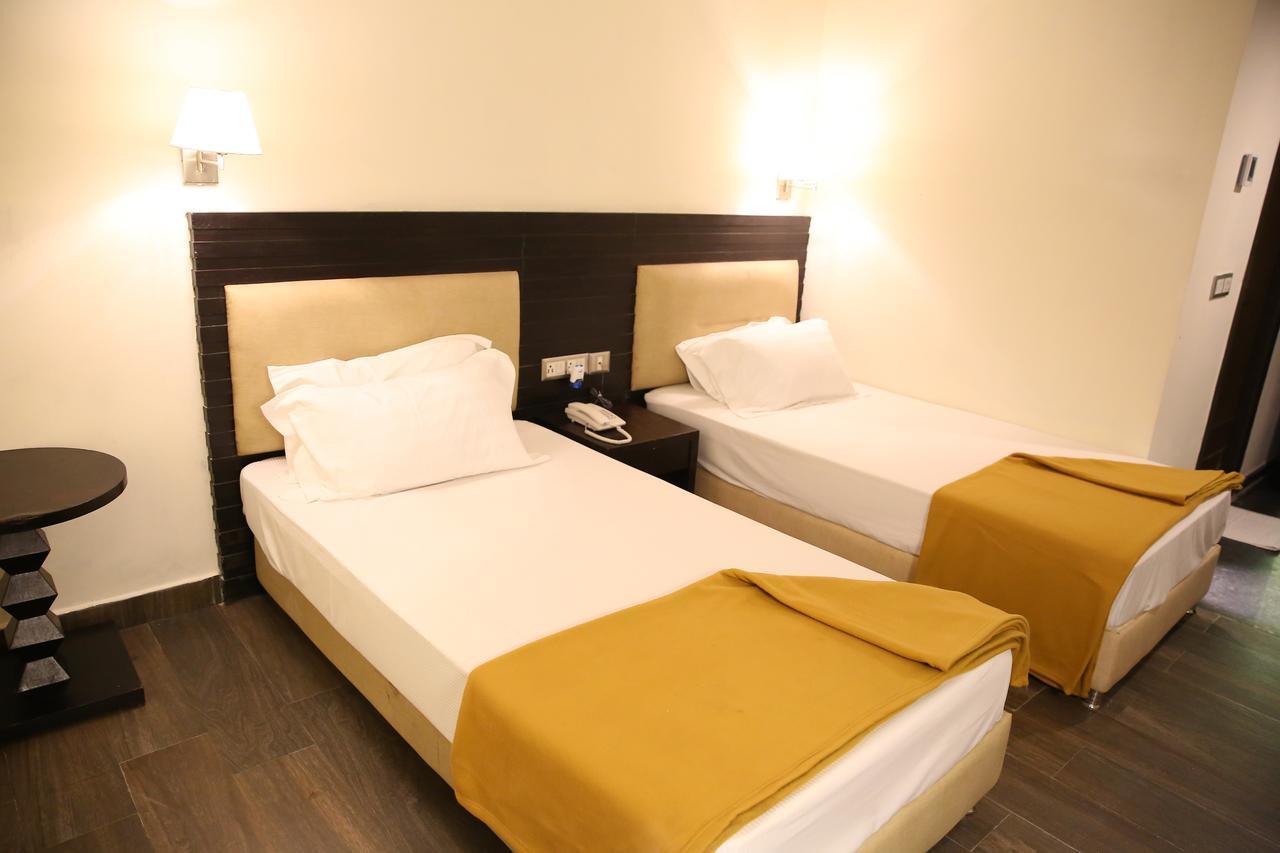 Hotel La Castle Csennai Kültér fotó